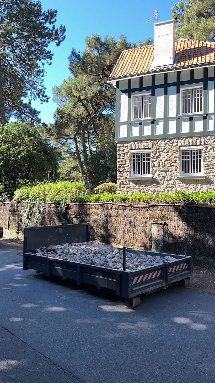 Louer une benne à gravats pour chantiers à Nantes